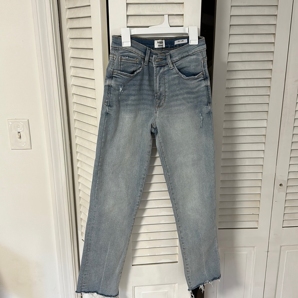 Kensie jeans. Straight leg. Slim fit.
